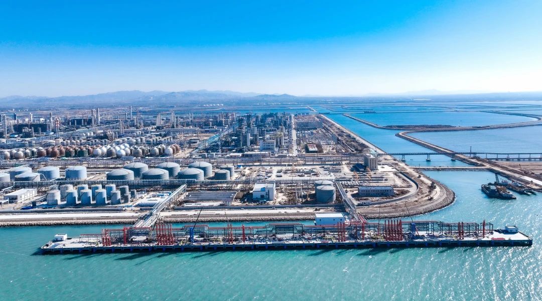 裕龍港務(wu)多(duo)箇(ge)泊位正式(shi)對外啓用(yong)！